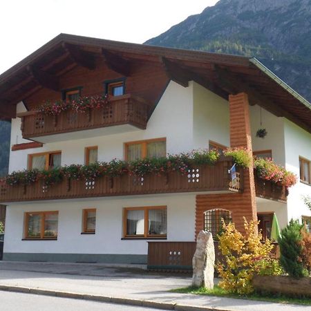 Appartement Haus Sonnenschein à Holzgau Extérieur photo