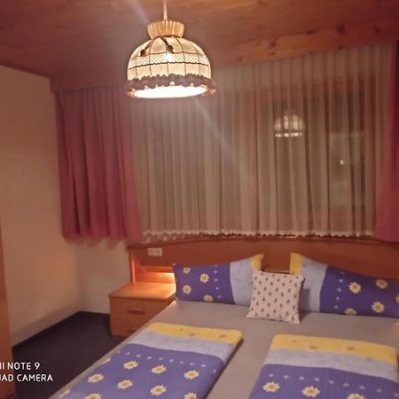 Appartement Haus Sonnenschein à Holzgau Extérieur photo