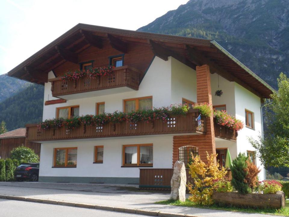 Appartement Haus Sonnenschein à Holzgau Extérieur photo