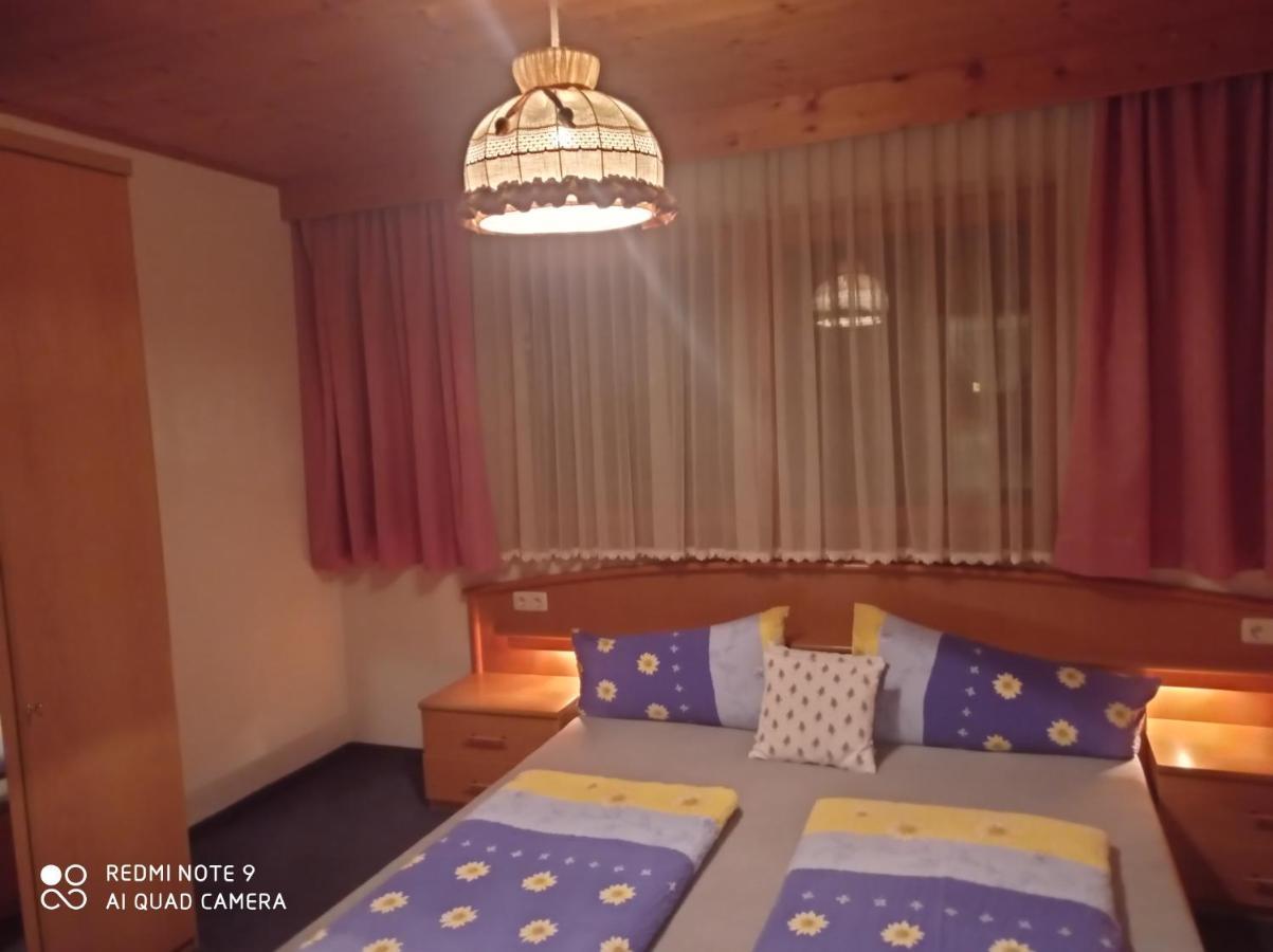 Appartement Haus Sonnenschein à Holzgau Extérieur photo