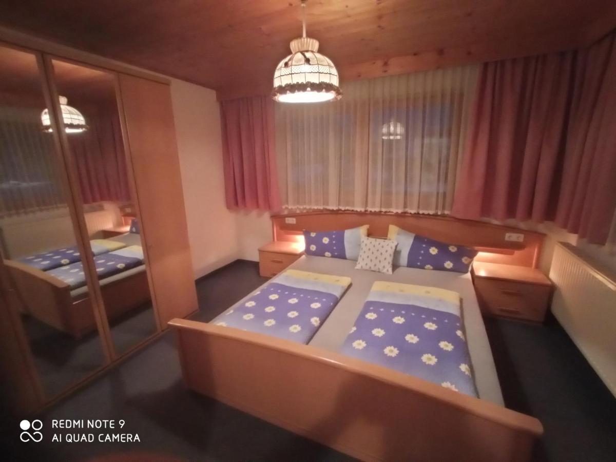 Appartement Haus Sonnenschein à Holzgau Extérieur photo